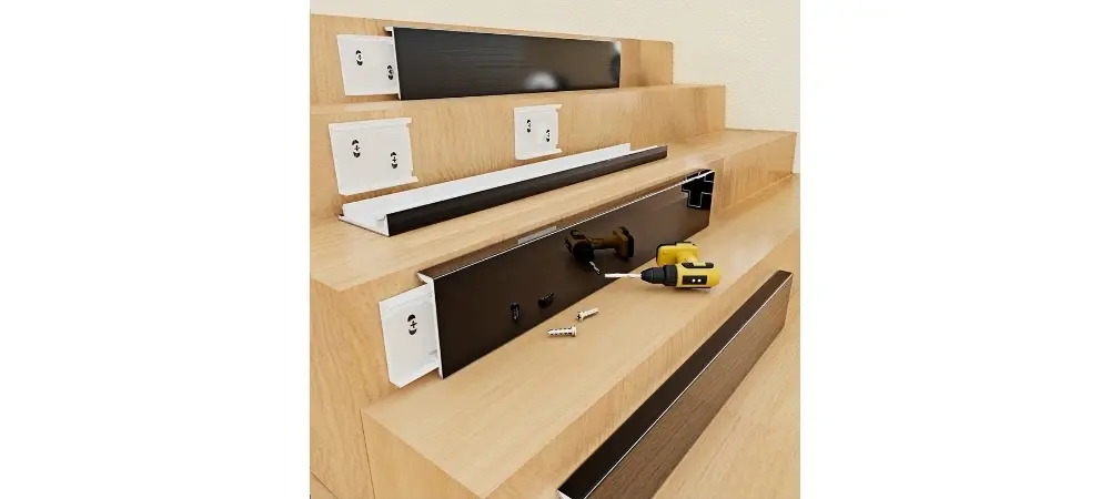 Snap-fit Aluminum Skirting Installation Snap-fit Aluminum Skirting Installation